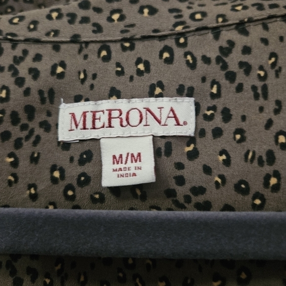 Merona Women's Size M Leopold Print Blouse 1/2 Way Button - Picture 4 of 4